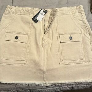 Banana Republic cream skirt, NWT